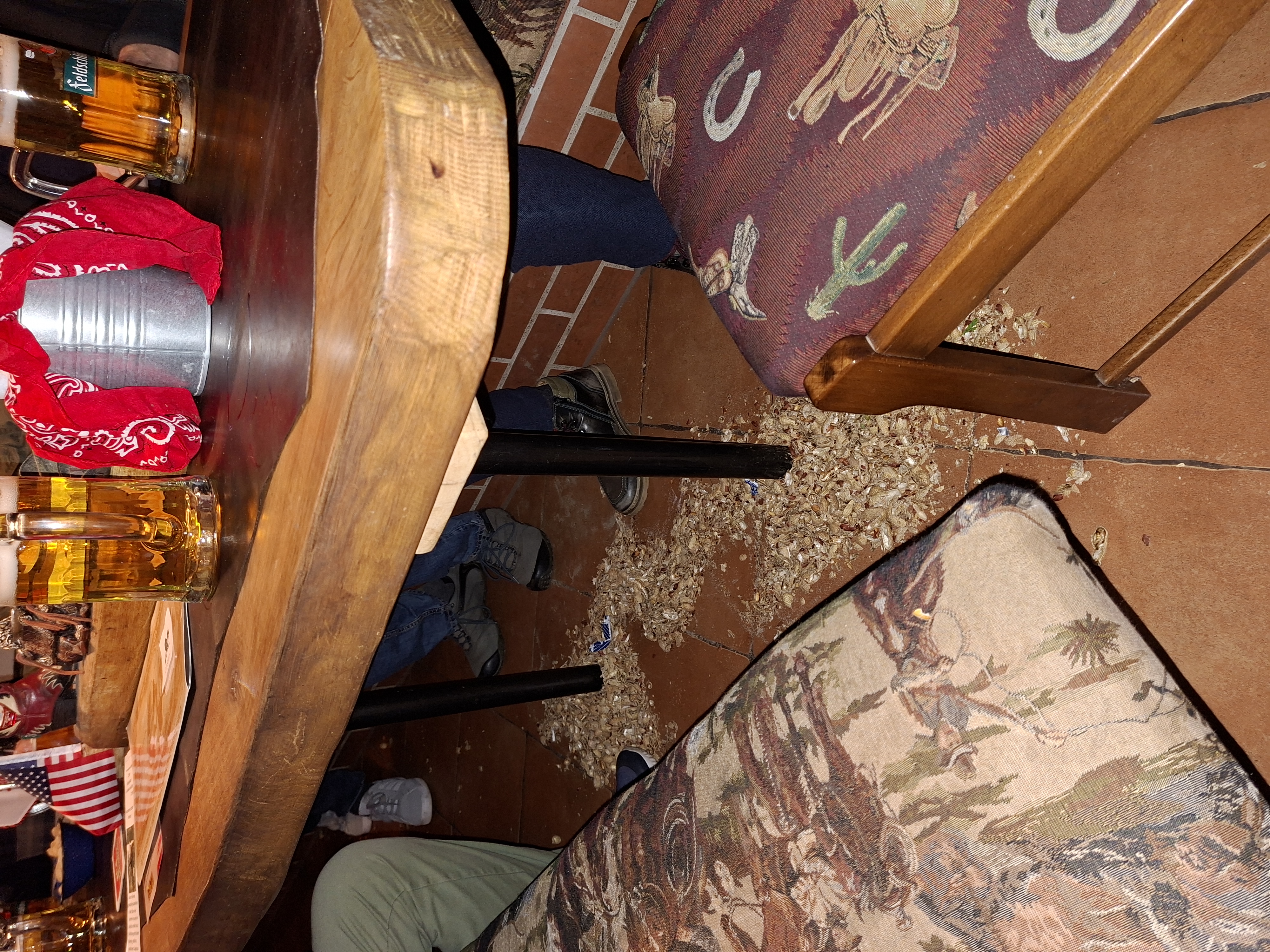 ...da darf man nicht unter den Tisch schauen